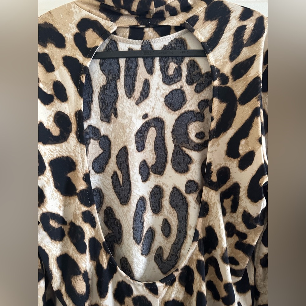 NWT H&M Leopard Print Turtleneck Top with Cut Out Back Size Large - Picture 3 of 5